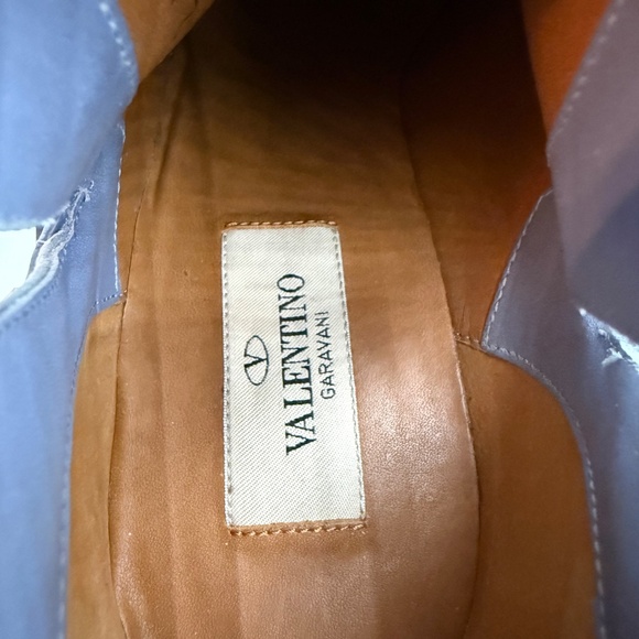 VALENTINO POWDER BLUE ROCKSTUD BOOTIES SIZE 41 VIBRAM SOLES - Picture 4 of 8